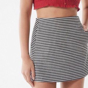 ♡ Urban Outfitters Gingham Side-Pocket Mini Skirt​